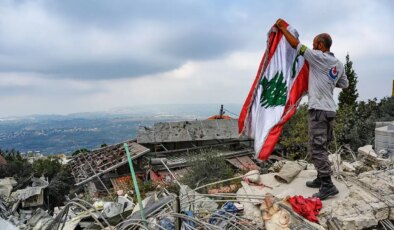 İsrail savaş uçakları ateşkese rağmen Lübnan semalarında