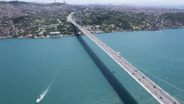 İstanbul Boğazı’nda gemi trafiği çift yönlü askıya alındı