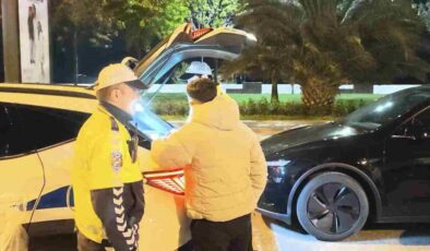 Kadıköy’de drift şovu yapan sürücüler yakalandı