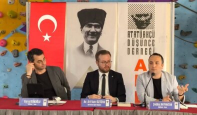Kartal’da ‘Aydın Sorumluluğu’ paneli: Kumpasları anlamadan bugünü değiştiremeyiz