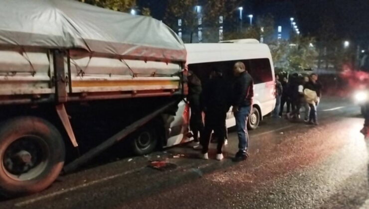 Kocaeli’de işçi servisi ile tır çarpıştı! Çok sayıda yaralı var…