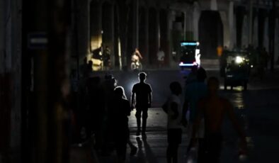 Küba’da protestolar patladı: Halk sokaklara döküldü