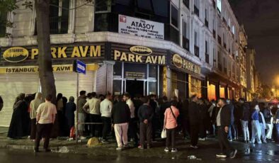 Küçükçekmece’de iş yerinde yangın paniği: 3 kişi dumandan etkilendi