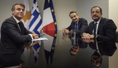 Macron Atina’da konuştu: “Türkiye’den tehdit gelirse Yunanistan’ın yanında olacağız…”
