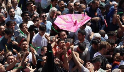 Manisa’da asırlık gelenek: 10 ton mesir macunu halka saçıldı