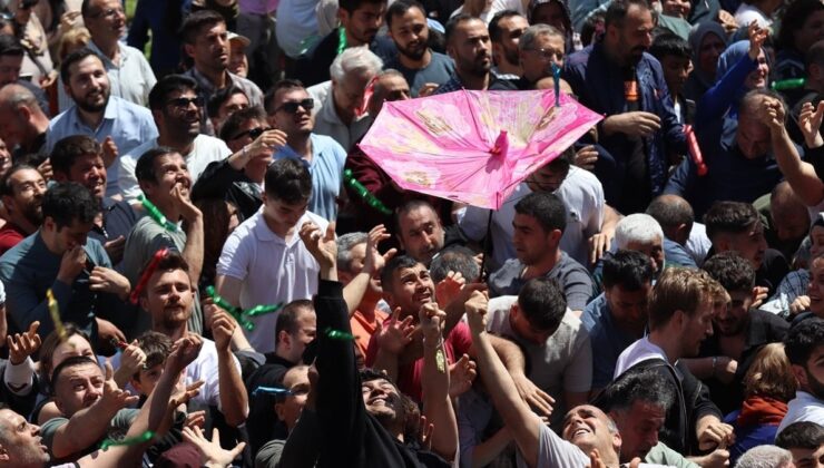 Manisa’da asırlık gelenek: 10 ton mesir macunu halka saçıldı