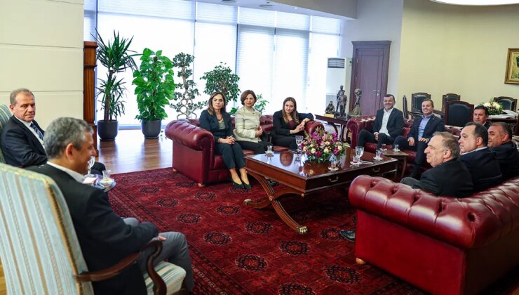‘Mutlak butlan’ mesaisi sürüyor: CHP’li Büyükşehir Belediye Başkanları toplantısı başladı