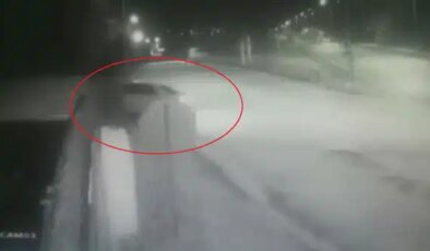 Otomobil bahçe duvarına çarptı: O anlar kamerada