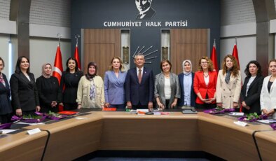 Özgür Özel, bazı siyasi partilerin kadın yöneticileriyle görüştü