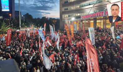 Özgür Özel çağrı yapmıştı: Yurttaşlar CHP Genel Merkezi’nde toplanmaya başladı