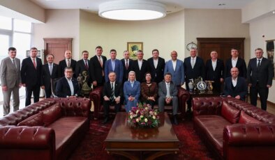 Özgür Özel, CHP’li İl Belediye Başkanları ile görüştü