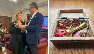 Özgür Özel, genel başkanlık mührünü CHP’li o vekile emanet etti