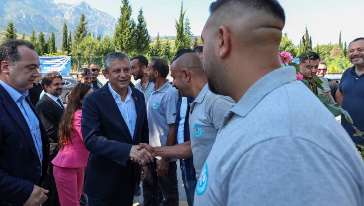 Özgür Özel, Manisa’da mezarlık ve şehitlik ziyaretlerinde bulundu