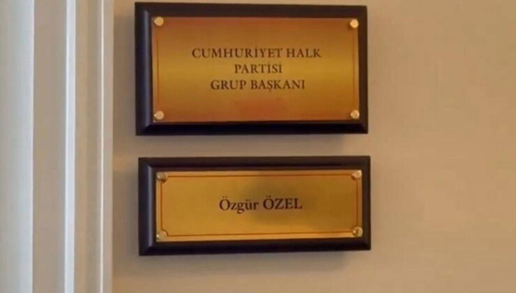 Özgür Özel’in TBMM’deki tabelası değiştirildi