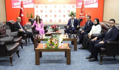 Saadet Partisi’nden CHP TBMM Grubu heyetine dikkat çeken hediye