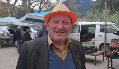 Şavşat’ta yurttaş pahalılıktan dertli: ‘Otelde kalıyorum, yarı tok yaşayıp gidiyoruz’