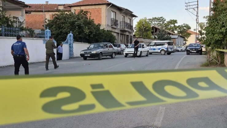 Sürücülerin trafikte silahlı ve bıçaklı kavgası: 2 kişi yaralandı