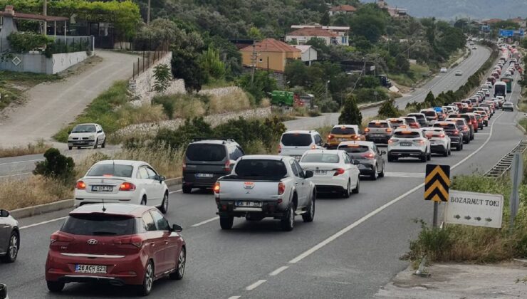 Tatilciler akın etti… Muğla’da araç kuyruğu 22 kilometreye ulaştı