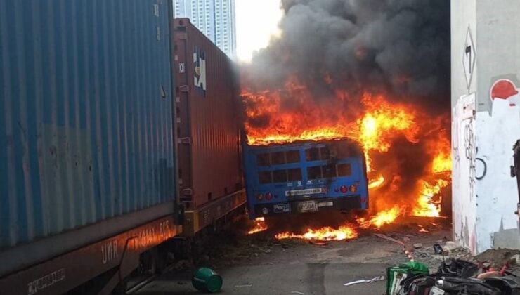 Tayland’da yük treni, yolcu otobüsüne çarptı: 8 ölü