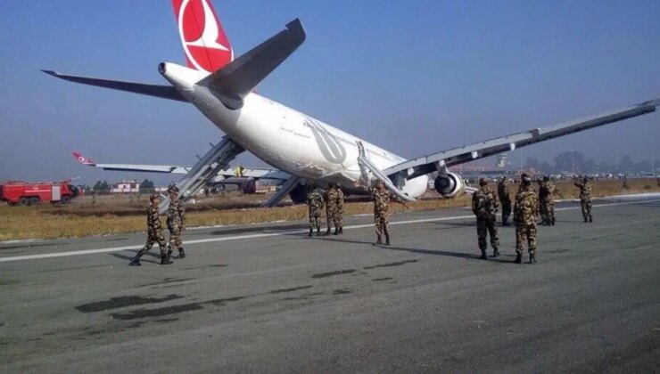 THY uçağı, iniş takımlarındaki duman nedeniyle tahliye edildi