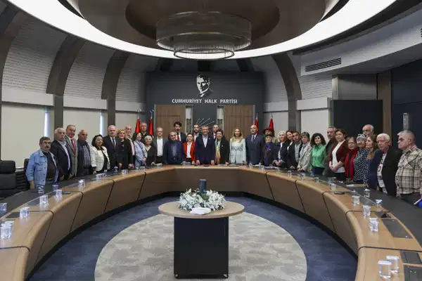Yurttaş Birlikteliği Platformu’ndan CHP Genel Başkanı Özel’e destek ziyareti