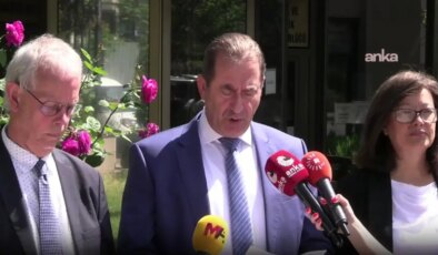 AKPM Sol Grup üyelerinden Adalet Bakanlığı önünde ‘Öcalan’ çağrısı