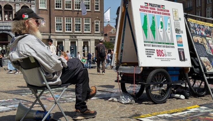 Amsterdam’da 12 yıldır tek başına Filistin gösterisi