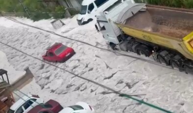 Ankara’da dolu ve sağanak hayatı olumsuz etkiledi