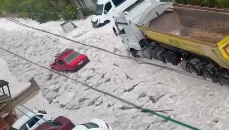 Ankara’da dolu ve sağanak hayatı olumsuz etkiledi