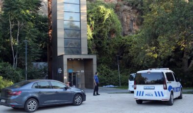 Antalya’da bir kişi panaromik asansörden düşerek hayatını kaybetti