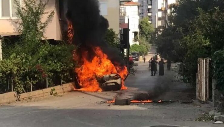 Araç seyir halindeyken alev aldı: Sürücü son anda kurtuldu