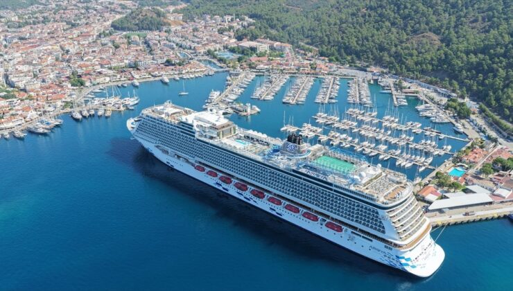 “Aroya” kruvaziyeri Marmaris’e 2 bin 667 turist getirdi