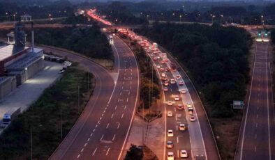 Bayram bitti trafik bitmedi: Düzce geçişinde kilometrelerce kuyruk