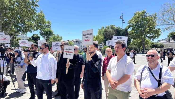 Beyazıt Meydanı’nda kruvaziyer gemisi protesto edildi