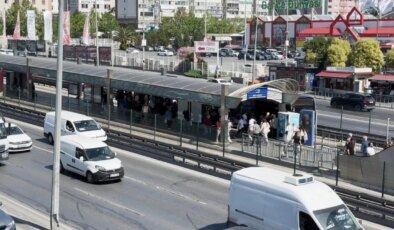 Beylikdüzü metrobüste başlayan ‘yan bakma’ kavgası cinayetle bitti: Baba ve oğlu gözaltında