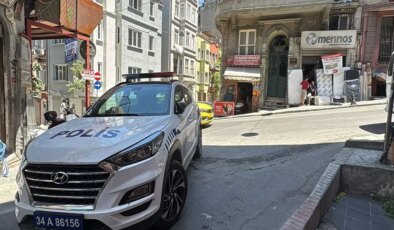 Beyoğlu’nda patlayıcıyla saldırı: Bina ve araçlarda hasar oluştu