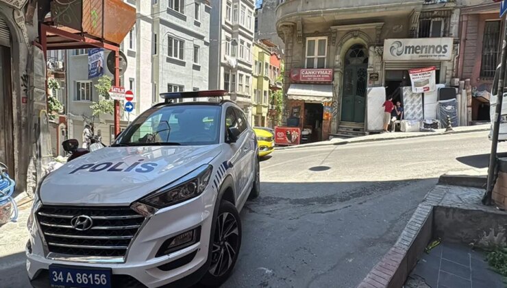 Beyoğlu’nda patlayıcıyla saldırı: Bina ve araçlarda hasar oluştu