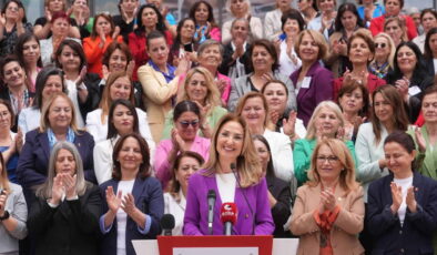 CHP’nin eski il kadın kolları başkanlarından Özgür Özel’e destek