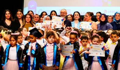 Çocuk Etkinlik Merkezi ilk mezunlarını verdi: Eyüpsultan’da 124 çocuk mezuniyet heyecanını yaşadı