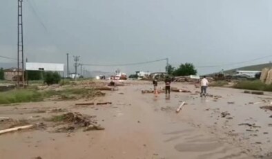 Elazığ-Tunceli yolu sel nedeniyle ulaşıma kapandı