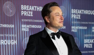 Elon Musk tarihe geçti: Dünyanın ilk trilyon dolar sahibi