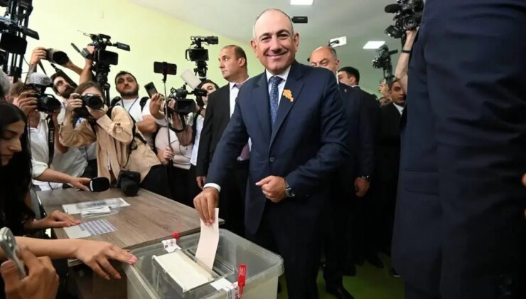 Ermenistan sandık başında: Paşinyan’ın kaderi bugün belirleniyor
