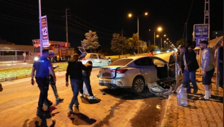 Erzincan’da iki otomobil çarpıştı: 5 yaralı