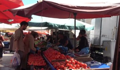 Erzurum’un semt pazarlarında alıcı da fiyatlardan dertli, satıcı da