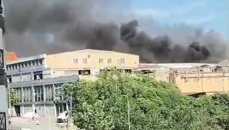 Esenyurt’ta fabrikada yangın: Ekiplerin müdahalesi sürüyor