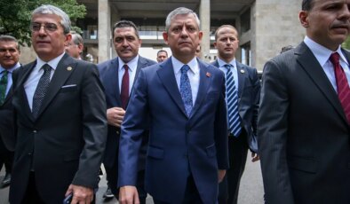 Gözler yarına çevrildi… Özgür Özel’den ‘olağanüstü kurultay’ hamlesi: İmzalar CHP Genel Merkezi’ne geliyor