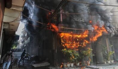 Hindistan’da yangın faciası: 21 ölü