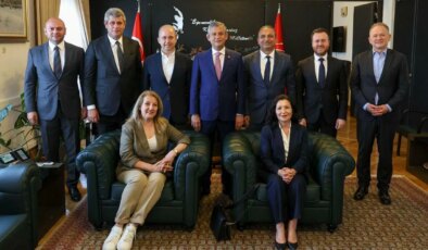 İBB CHP Grubu’ndan TBMM’de Özgür Özel’e tam destek