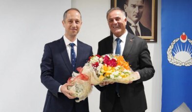 İBB davasında tahliye edilmişti: Hakan Aplak görevine alkışlarla döndü