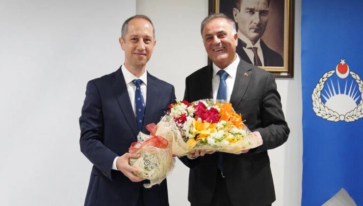 İBB davasında tahliye edilmişti: Hakan Aplak görevine alkışlarla döndü